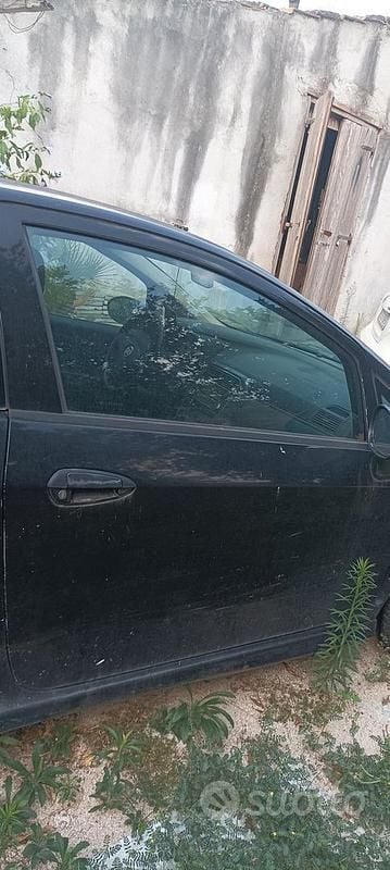 Nero Usata 2008 Fiat Grande Punto Due volumi | 900 € (Super prezzo) - Immagine 1/4