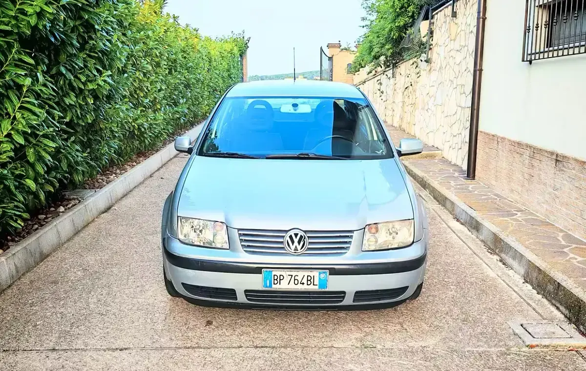 Usata VW Bora Highline 116 CV (85 kW) 2001 Grigio Berlina