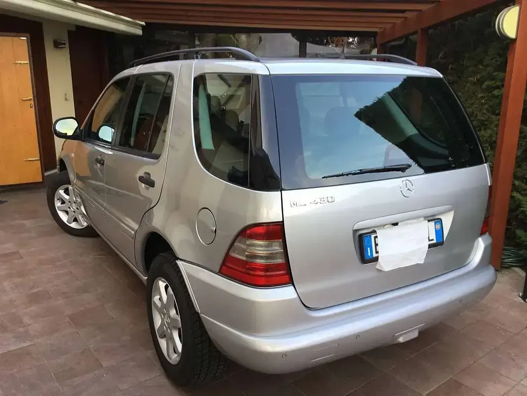 Usata Mercedes ML430 272 CV (200 kW) 2000 Argento SUV