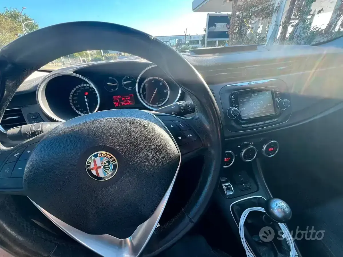 Usata Alfa Romeo Giulietta 105 CV (77 kW) 2013 Bianco Utilitaria