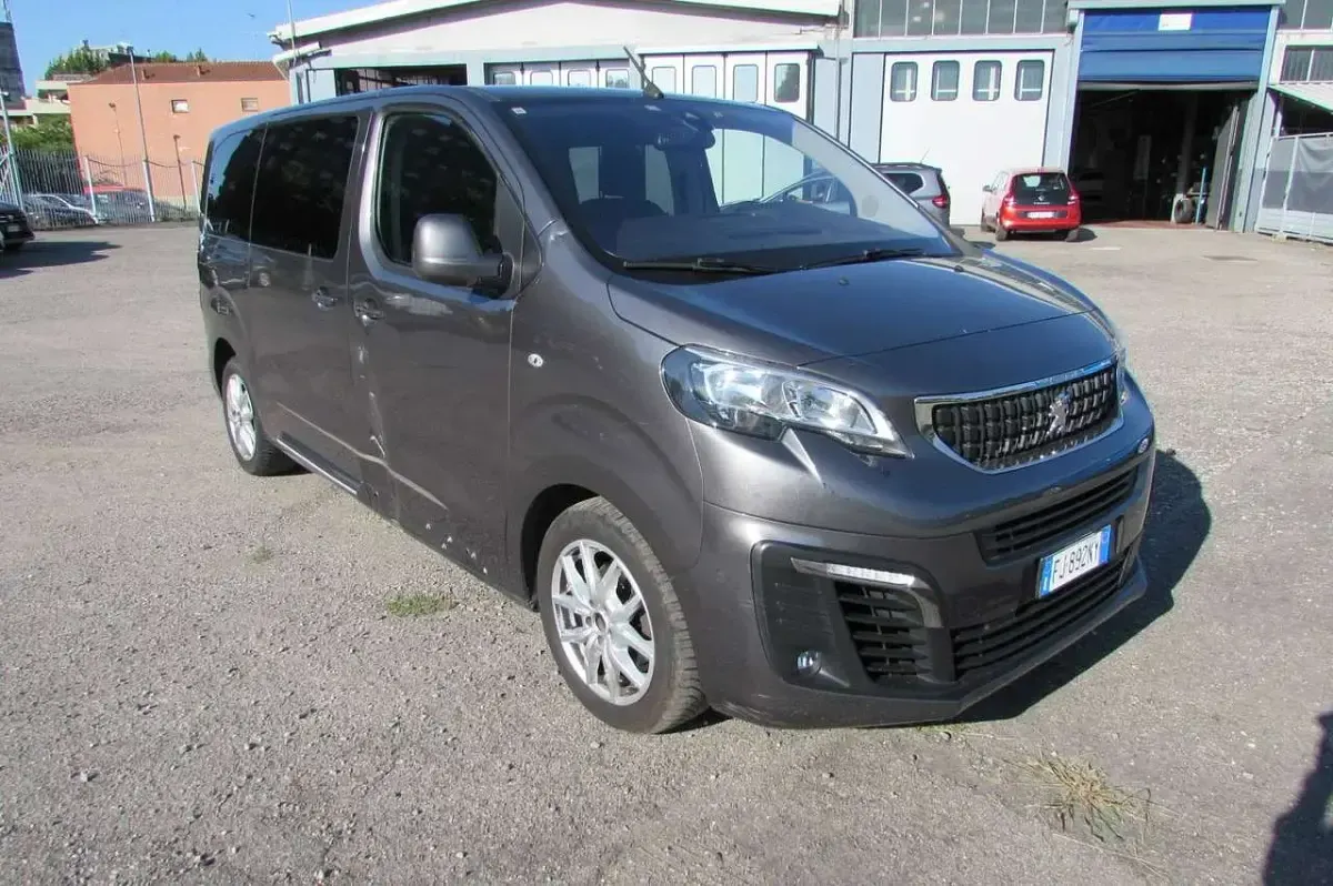 Usata Peugeot Traveller Allure 150 CV (110 kW) 2017 Grigio Monovolume