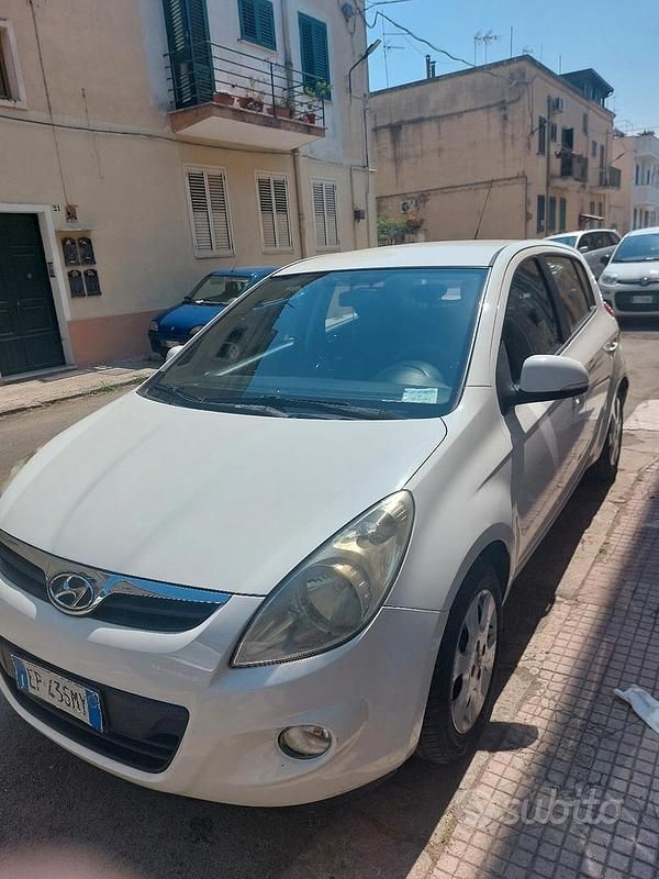 Usata Hyundai i20 100 CV (73 kW) 2013 Bianco Berlina