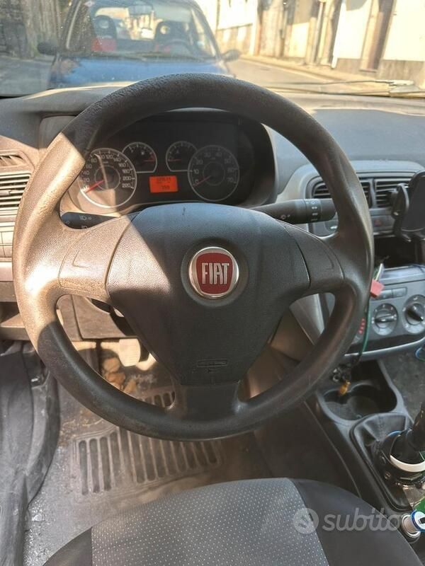 Usata Fiat Grande Punto 65 CV (47 kW) 2011 Bianco Utilitaria