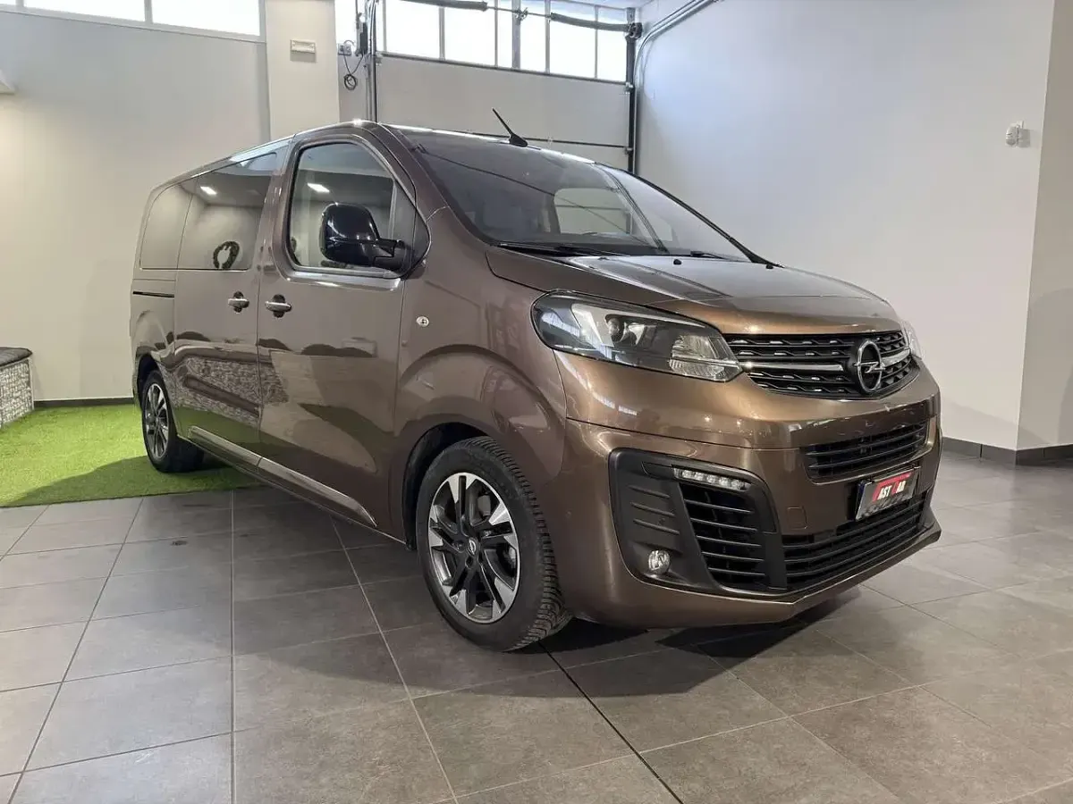 Usata Opel Zafira Life Elegance 177 CV (130 kW) 2022 Marrone Monovolume