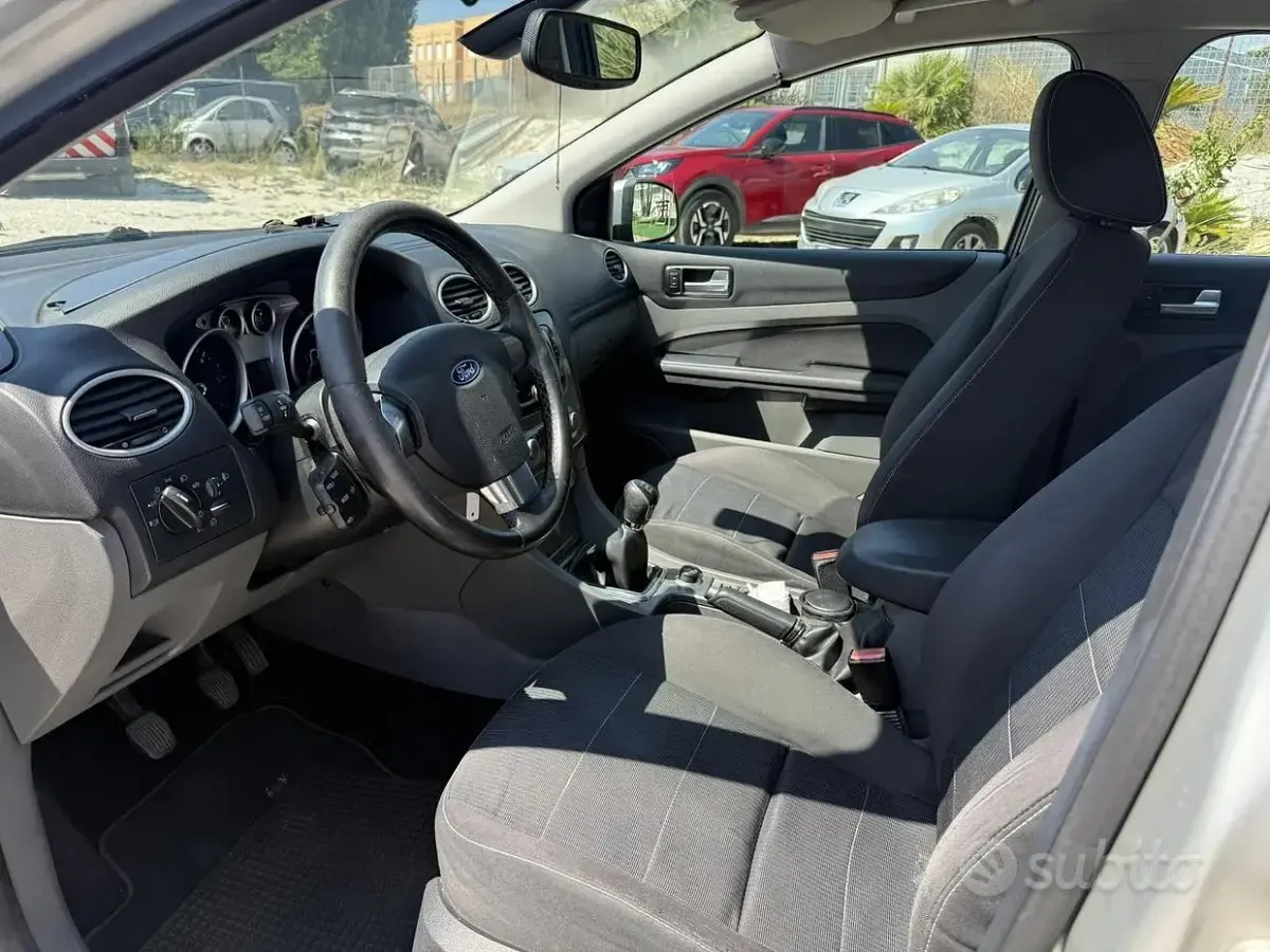 Usata Ford Focus 90 CV (66 kW) 2009 Grigio Station wagon