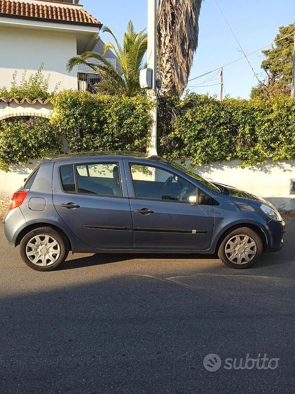 Usata Renault Clio II 70 CV (51 kW) 2007 Grigio Utilitaria