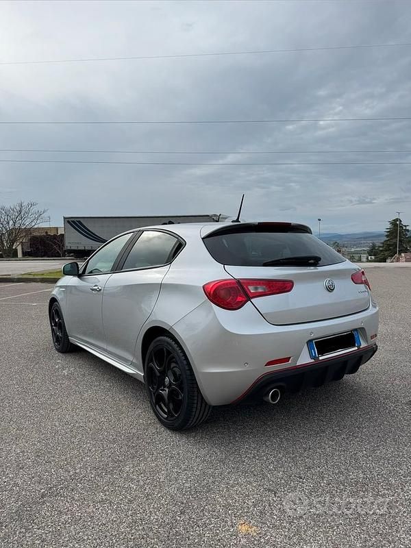Usata Alfa Romeo Giulietta 120 CV (88 kW) 2018 Argento Berlina