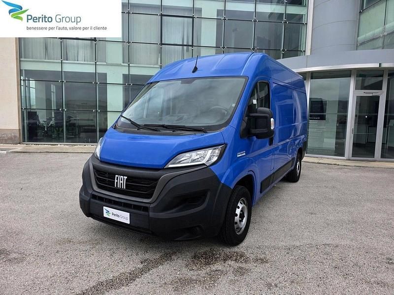 Usata Fiat Ducato 33 120 CV (88 kW) 2022 Blu / pastello Furgone