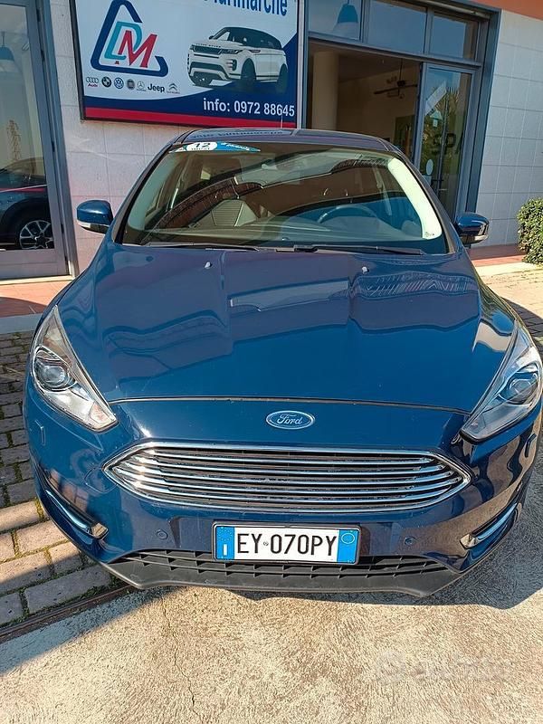 Usata Ford Focus Titanium 125 CV (91 kW) 2015 Blu Berlina