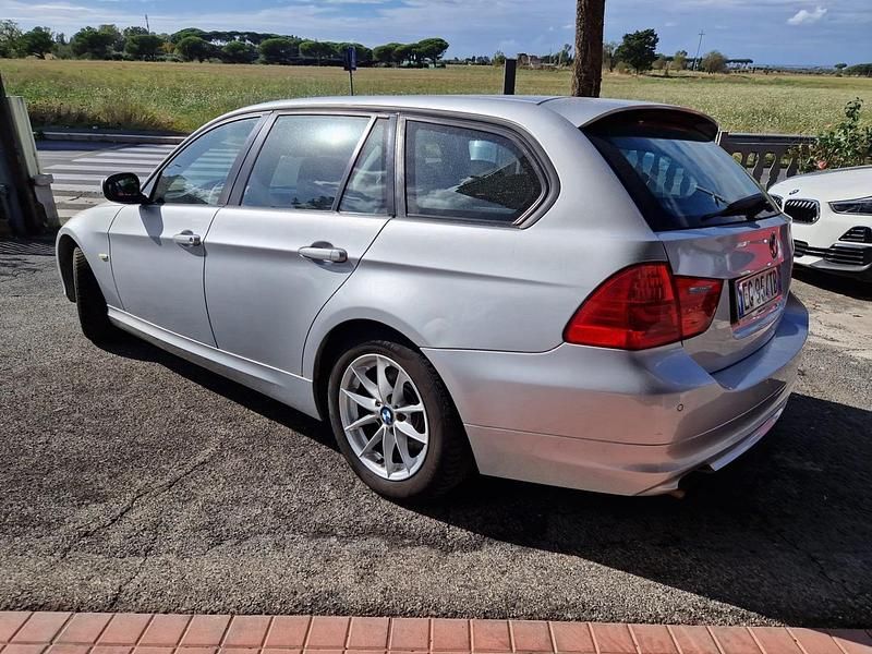 Usata BMW 318 143 CV (105 kW) 2011 Argento Station wagon