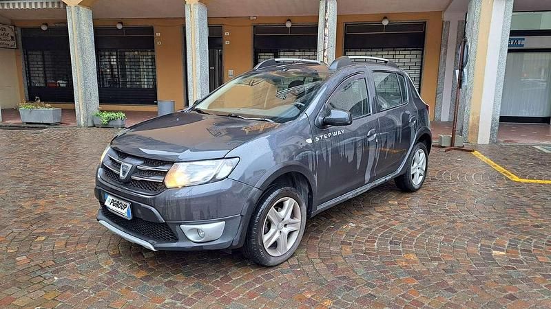 Usata Dacia Sandero Prestige 90 CV (66 kW) 2016 Grigio Berlina
