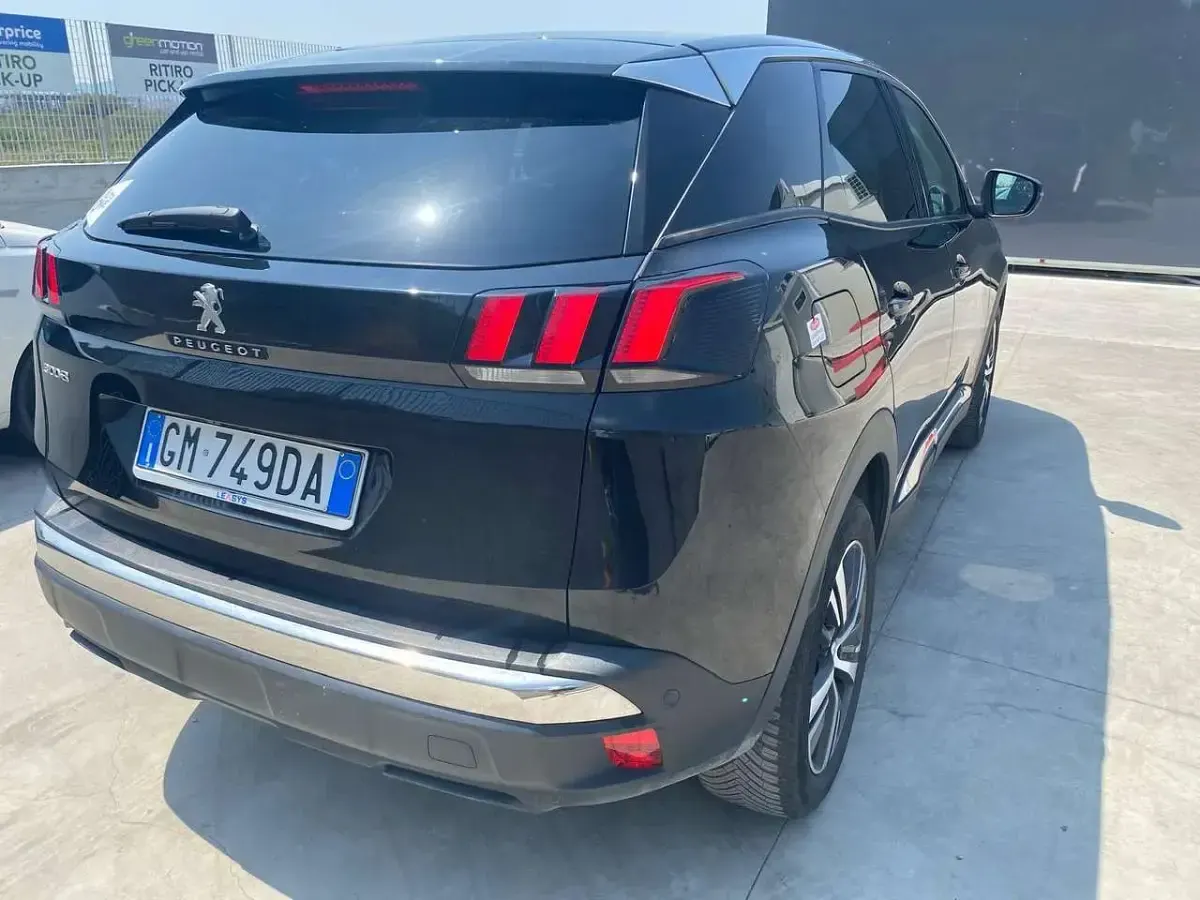 Usata Peugeot 3008 Allure 131 CV (96 kW) 2022 Nero SUV