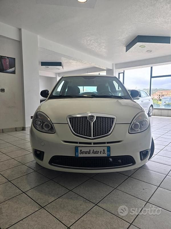 Usata Lancia Ypsilon Platinum 75 CV (55 kW) 2011 Bianco Utilitaria