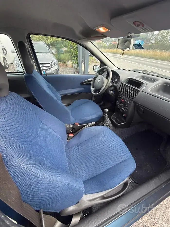 Usata Fiat Punto Dynamic 60 CV (44 kW) 2004 Blu Utilitaria