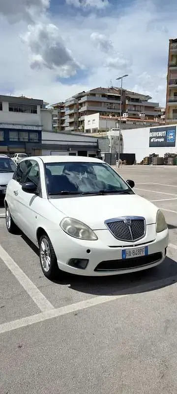 Usata Lancia Ypsilon 69 CV (50 kW) 2011 Utilitaria