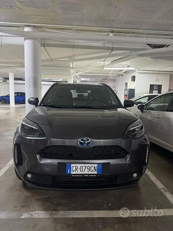 Usata Toyota Yaris 92 CV (67 kW) 2023 Grigio Monovolume
