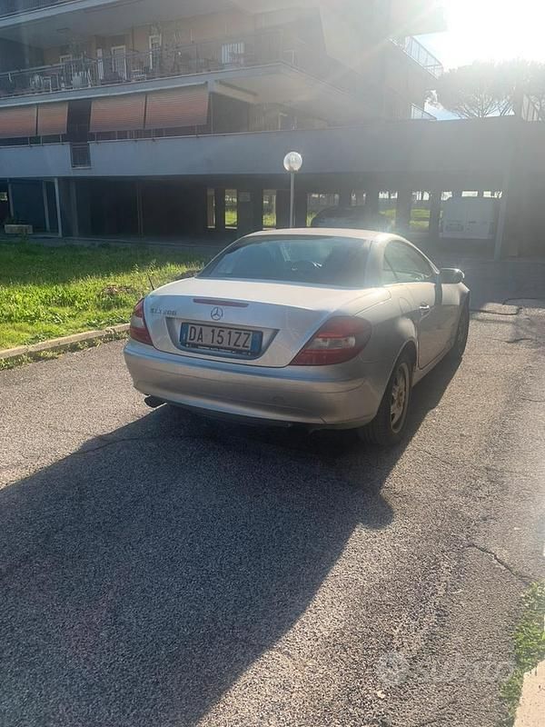 Usata Mercedes SLK200 192 CV (141 kW) 2006 Grigio Cabrio