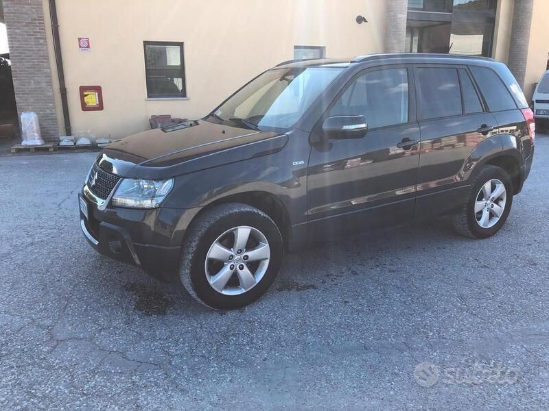 Usata Suzuki Grand Vitara 130 CV (95 kW) 2011 Grigio SUV