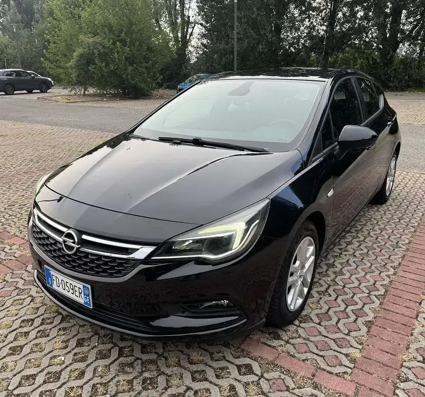 Usata Opel Astra Innovation 105 CV (77 kW) 2016 Berlina