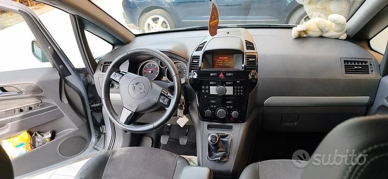 Usata Opel Zafira Cosmo 150 CV (110 kW) 2008 Grigio Monovolume