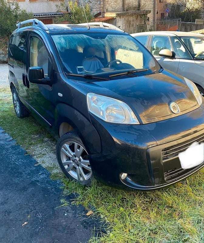 Nero Usata 2011 Fiat Qubo Trekking Monovolume | 5200 € (Buon prezzo) - Immagine 1/4