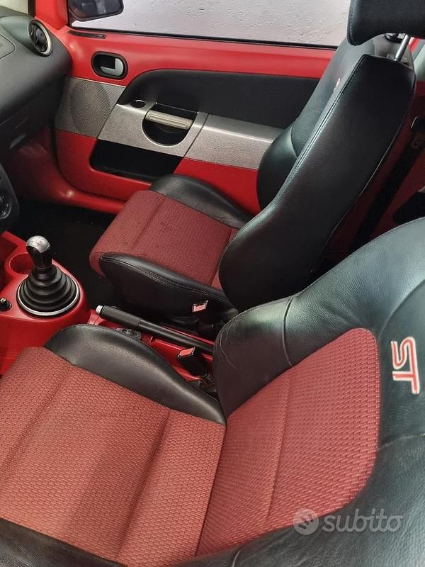 Usata Ford Fiesta ST 160 CV (117 kW) 2005 Rosso Utilitaria