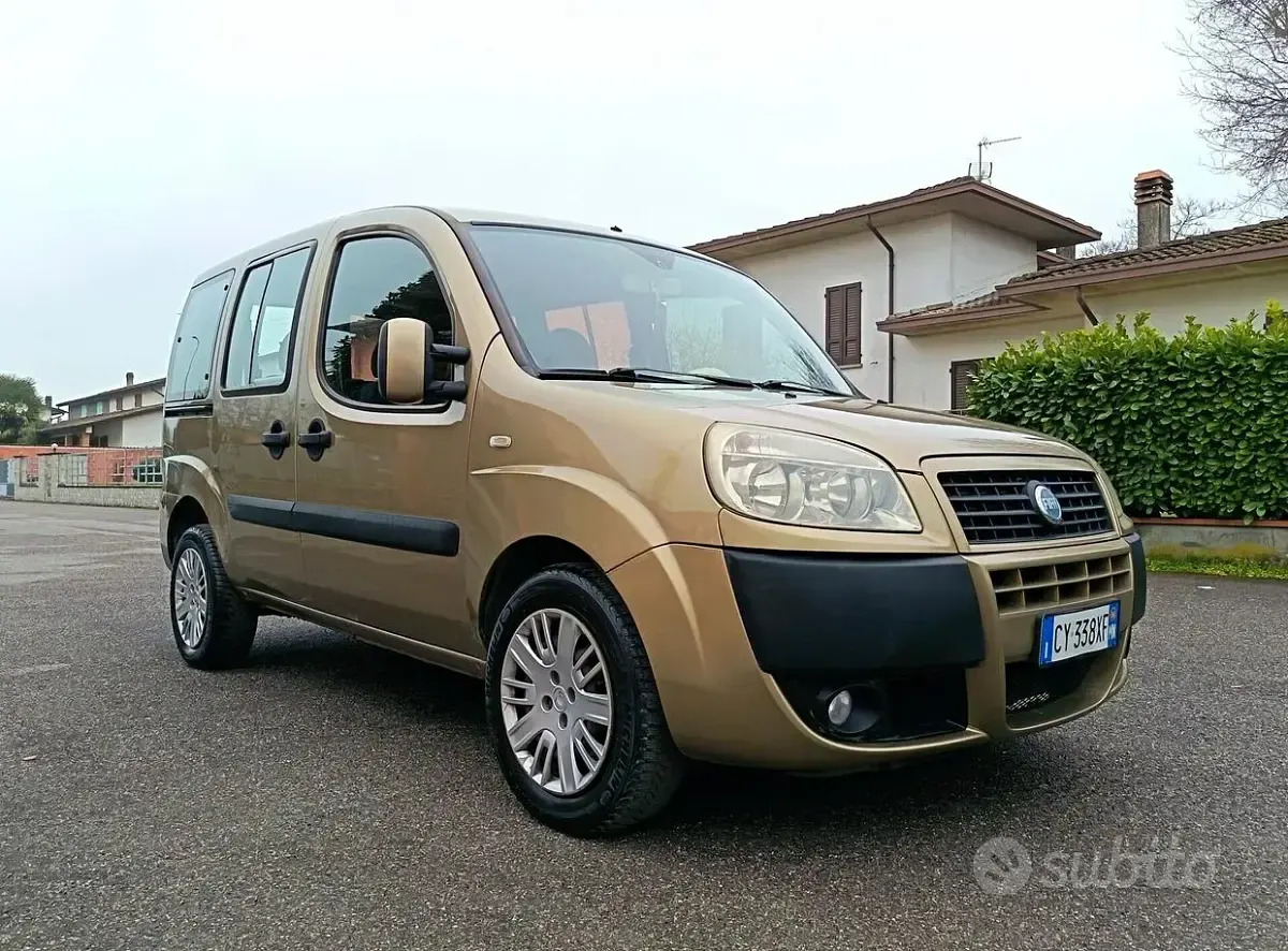 Usata Fiat Doblò 105 CV (77 kW) 2006 Giallo Monovolume