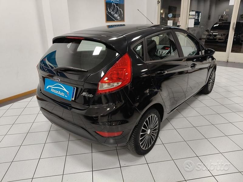 Usata Ford Fiesta 68 CV (50 kW) 2010 Blu Utilitaria