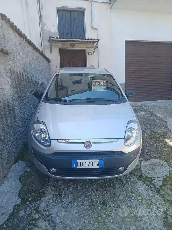 Usata Fiat Grande Punto 75 CV (55 kW) 2010 Grigio Utilitaria
