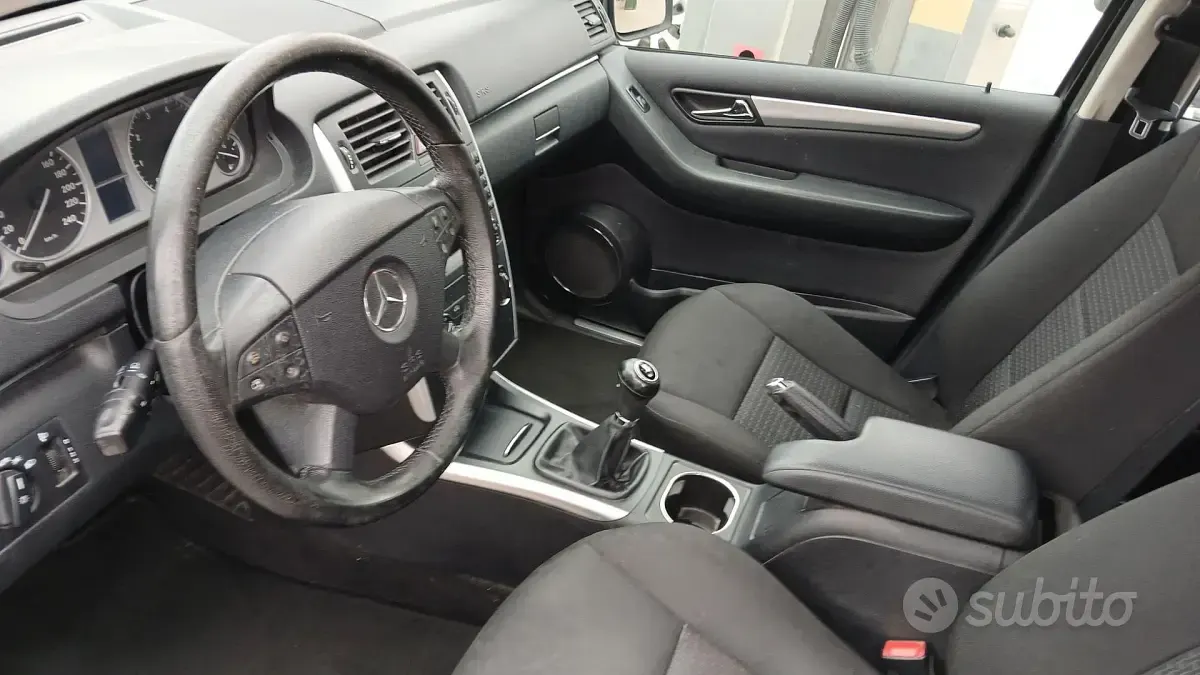 Usata Mercedes B180 2010 Nero Monovolume