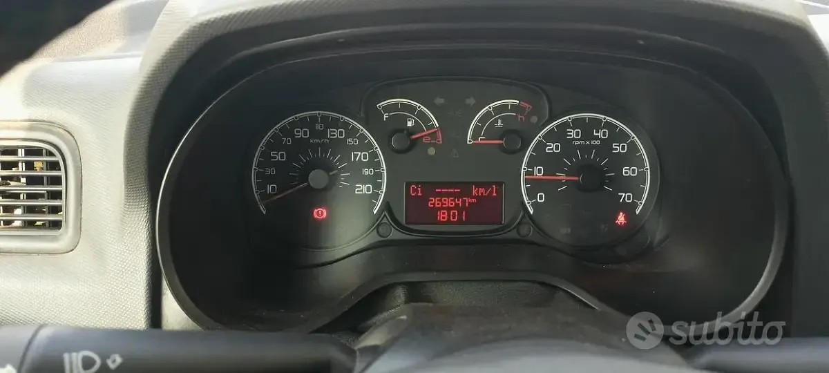 Usata Fiat Doblò 90 CV (66 kW) 2011 Grigio Monovolume