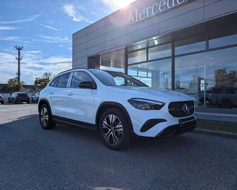 Usata Mercedes GLA180 116 CV (85 kW) 2025 Bianco polare SUV
