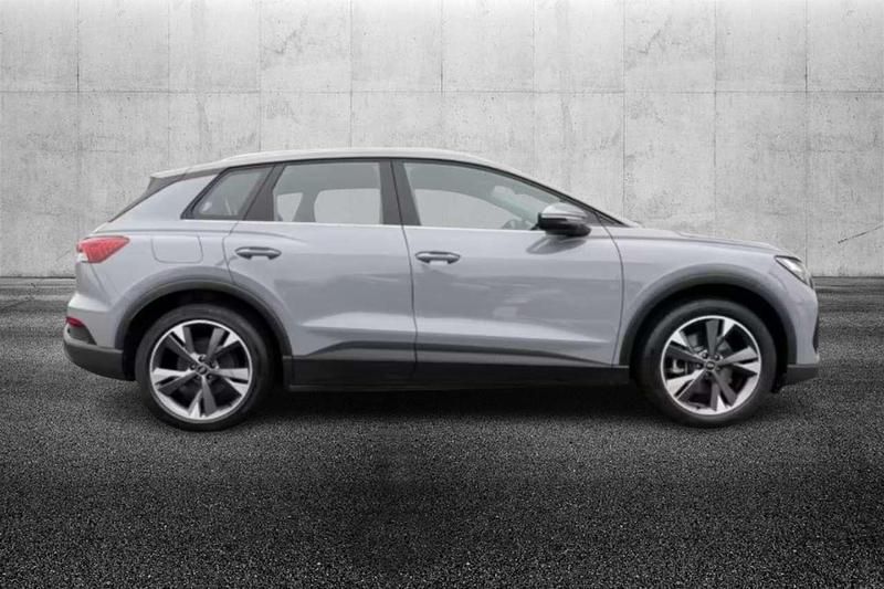 Käytetty Audi Q4 e-tron Advanced 69 kW (95 HP) 2022 Harmaa Katumaasturi