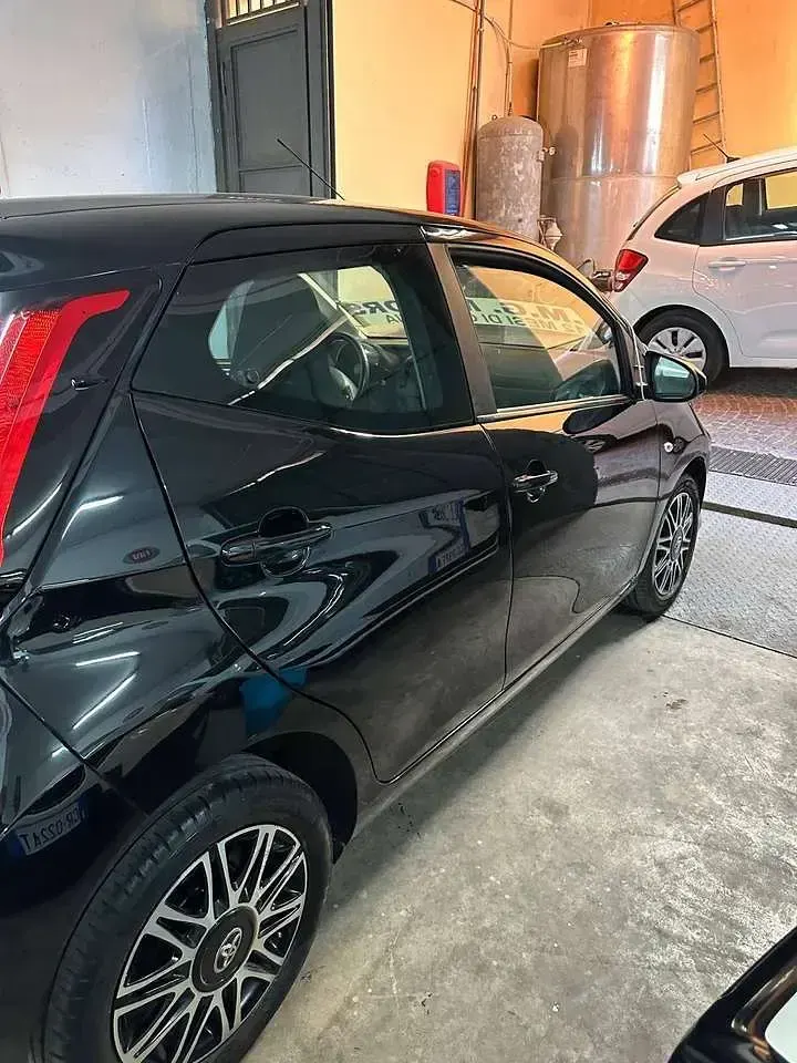 Usata Toyota Aygo X-clusiv 72 CV (52 kW) 2021 Nero Utilitaria