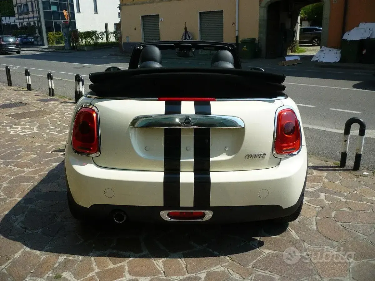 Usata Mini Cooper Cabriolet Hype 136 CV (100 kW) 2016 Bianco Cabrio