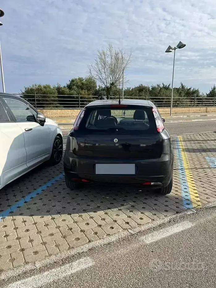 Usata Fiat Grande Punto 75 CV (55 kW) 2008 Nero Utilitaria