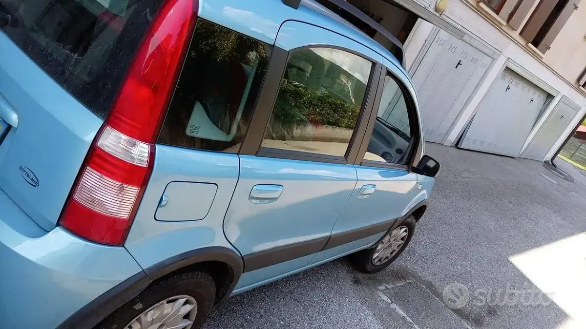 Usata Fiat Panda 4x4 60 CV (44 kW) 2005 Bluazzurro Utilitaria