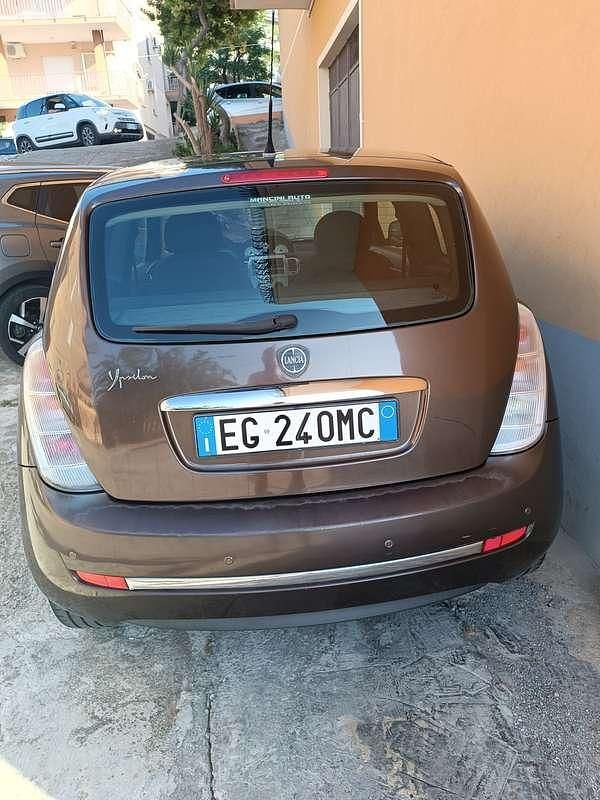 Usata Lancia Ypsilon 75 CV (55 kW) 2011 Marrone Utilitaria