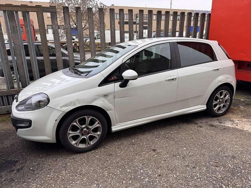 Usata Fiat Grande Punto Dynamic 77 CV (56 kW) 2010 Utilitaria