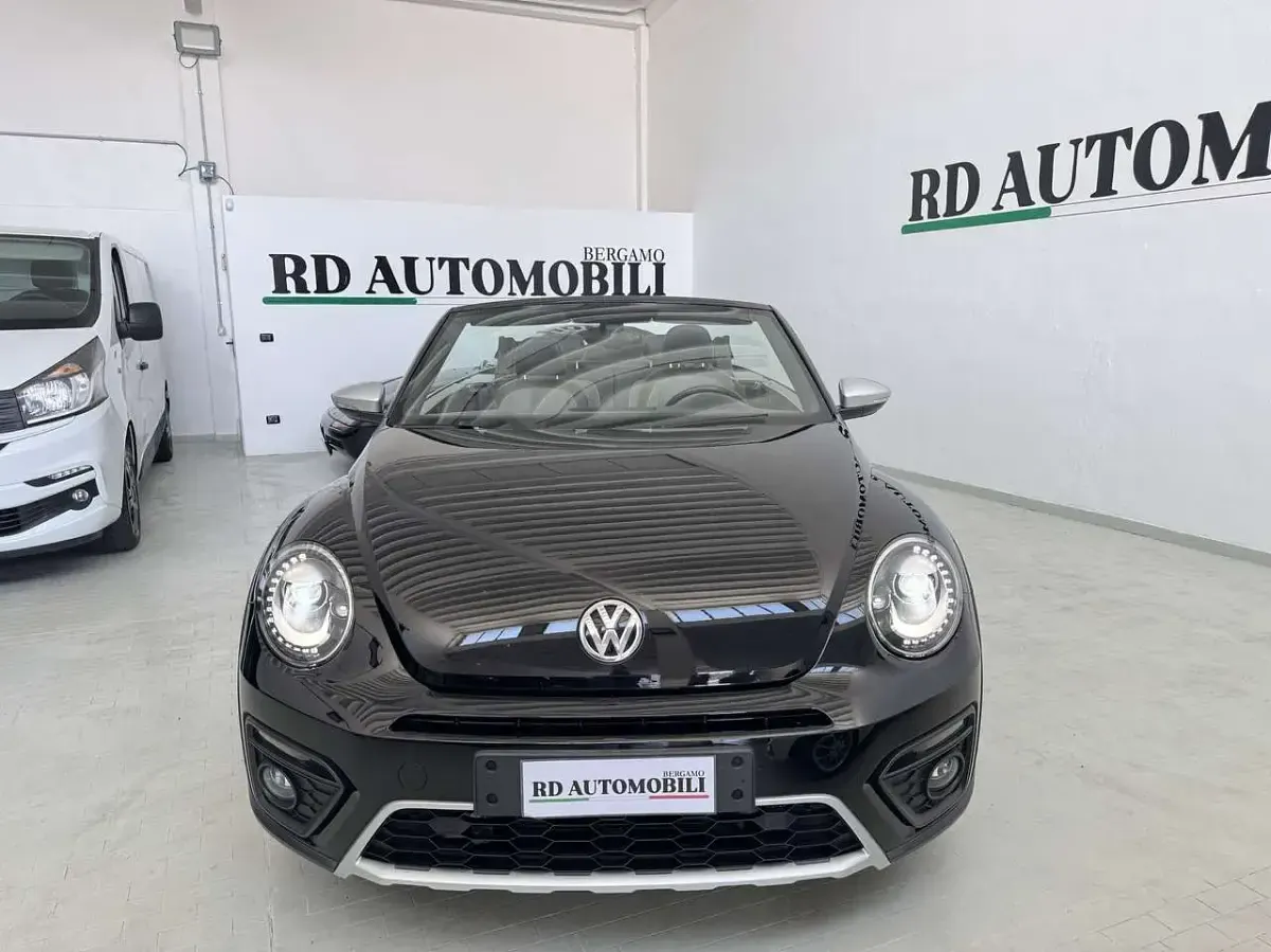 Usata VW Beetle Dune 150 CV (110 kW) 2016 Black pearl matallic Utilitaria