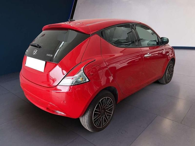 Usata Lancia Ypsilon Gold 71 CV (52 kW) 2021 Rosso Utilitaria