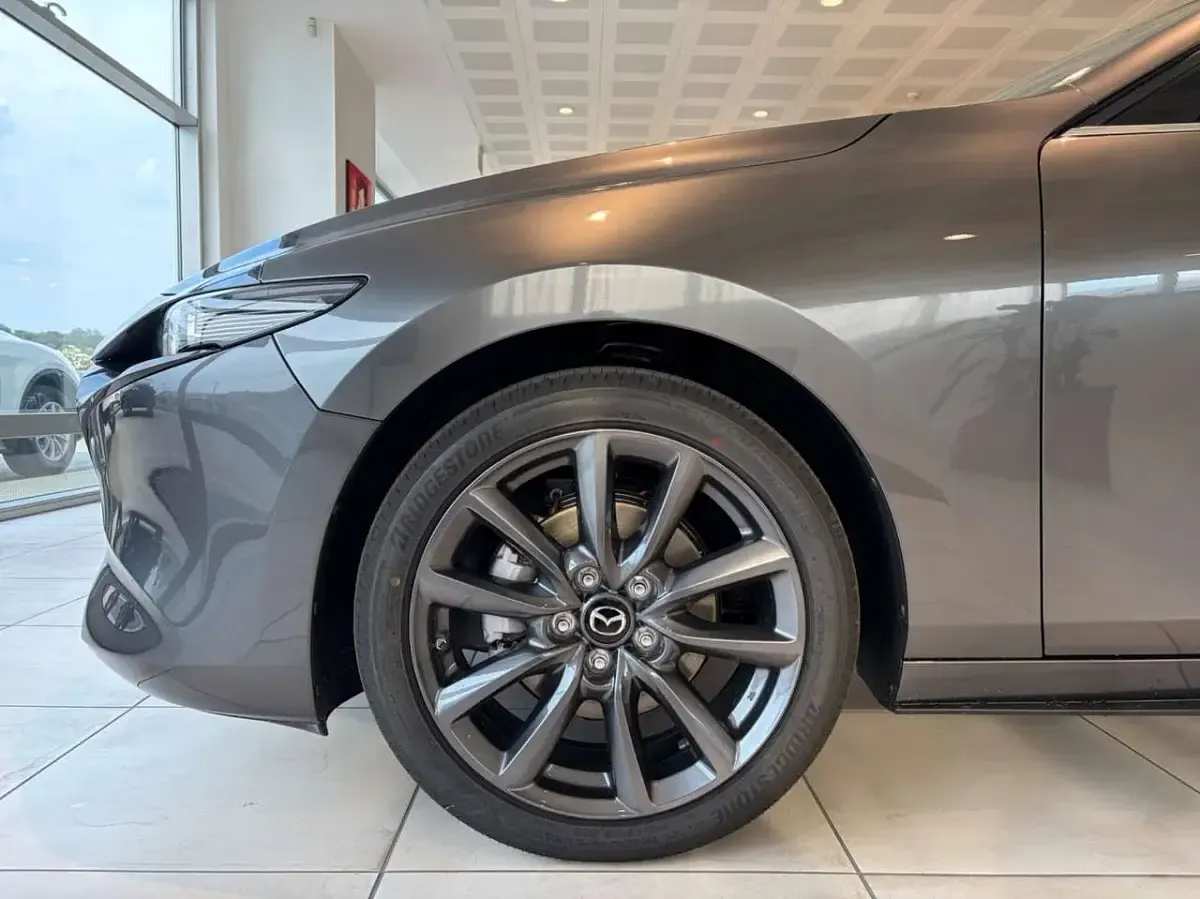 Nuova Mazda 3 Center-Line 140 CV (102 kW) 2026 Machine grey Berlina