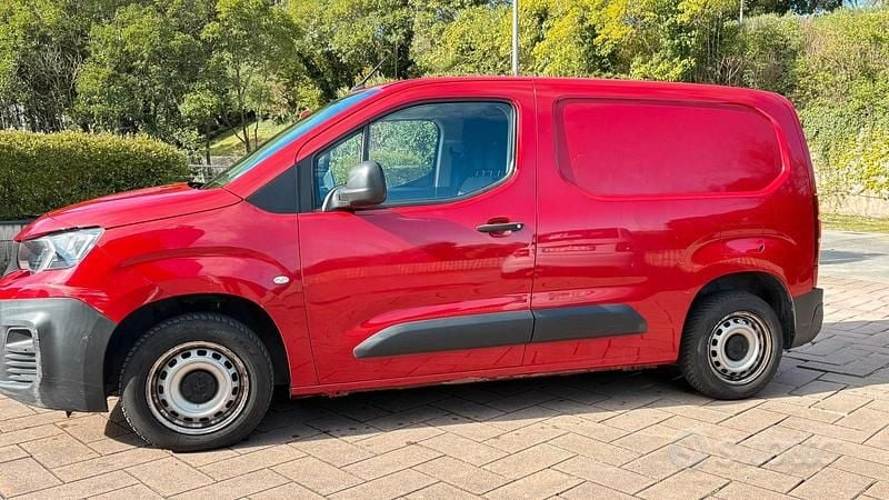 Usata Peugeot Partner Active 100 CV (73 kW) 2020 Rosso Monovolume