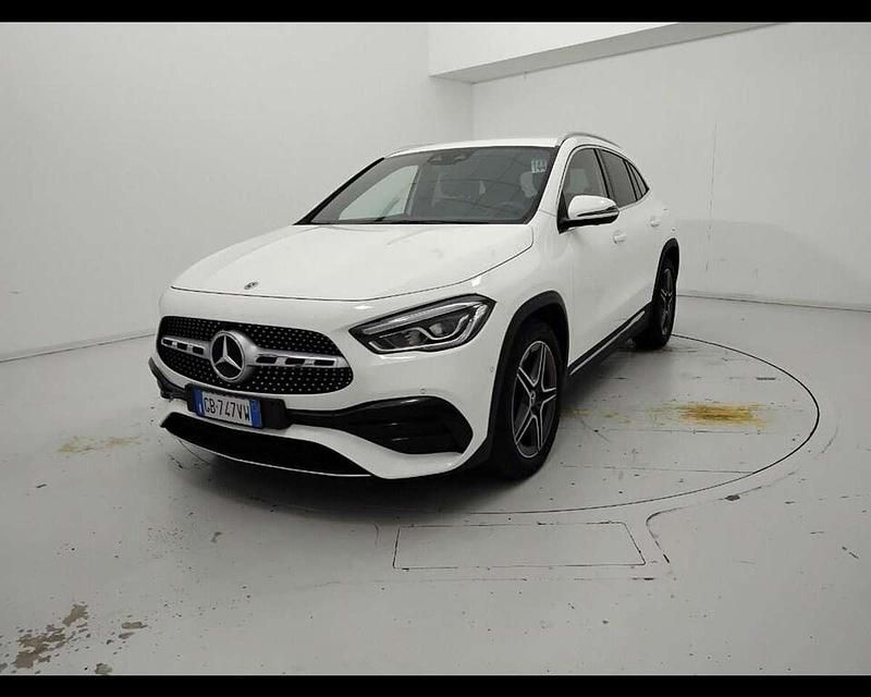 Bianco Usata 2020 Mercedes GLA200 Premium SUV | 30.800 € (Buon prezzo) - Immagine 1/4