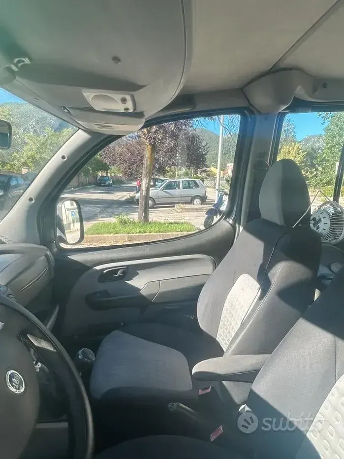Usata Fiat Doblò 77 CV (56 kW) 2006 Grigio Monovolume