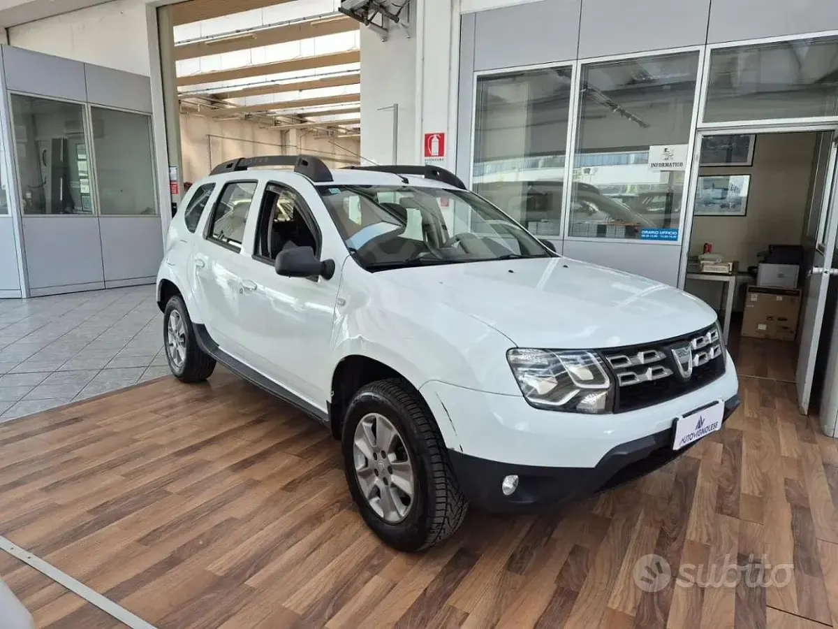 Usata Dacia Duster Lauréate 110 CV (80 kW) 2016 Bianco SUV