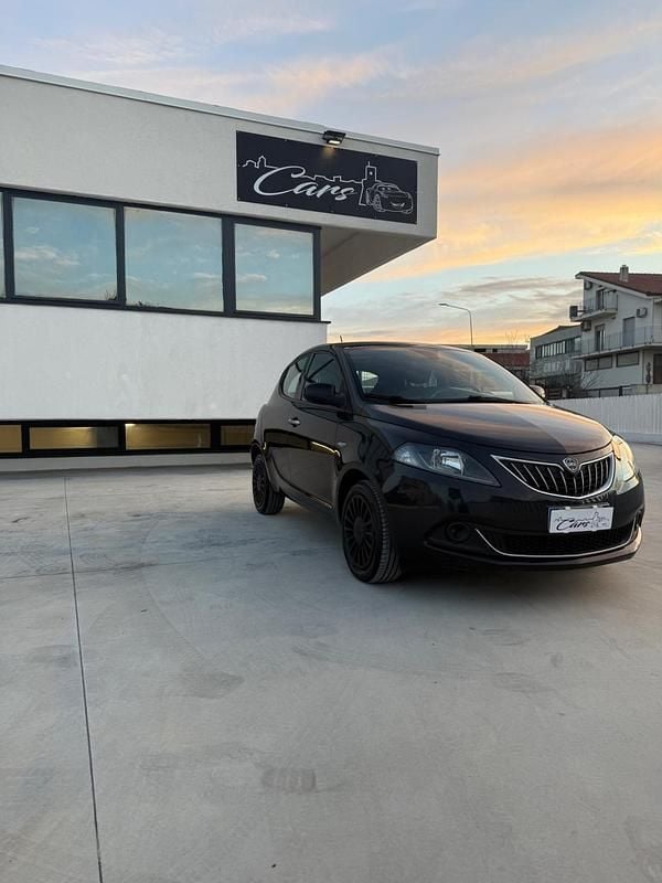 Nero Usata 2022 Lancia Ypsilon Gold Utilitaria | 8900 € (Super prezzo) - Immagine 1/4