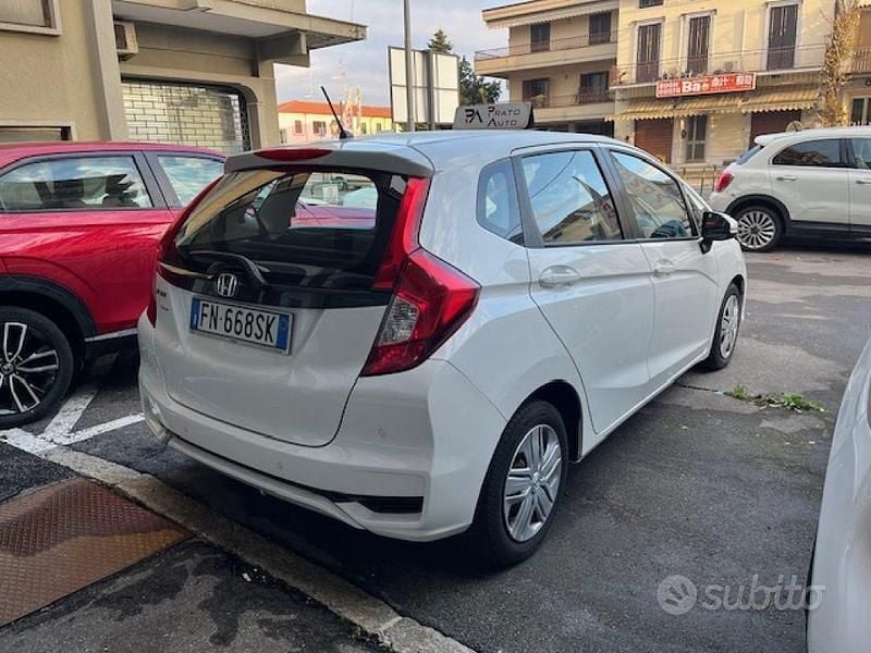 Usata Honda Jazz Trend 102 CV (75 kW) 2018 Grigio Utilitaria