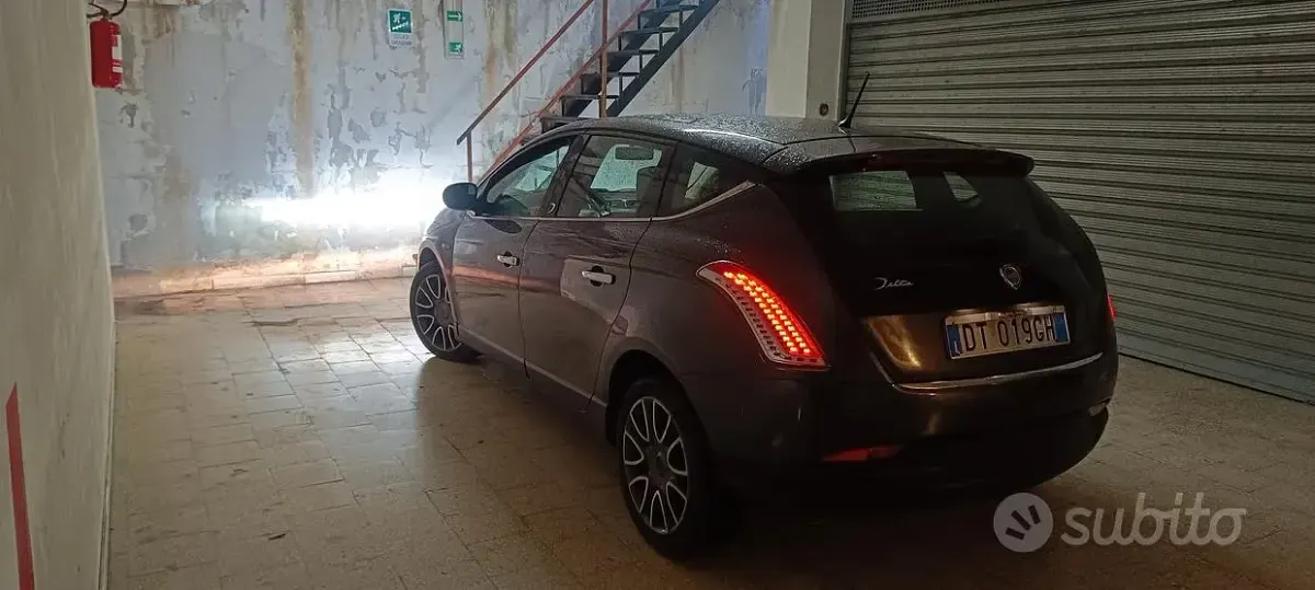 Usata Lancia Delta 120 CV (88 kW) 2009 Grigio Utilitaria