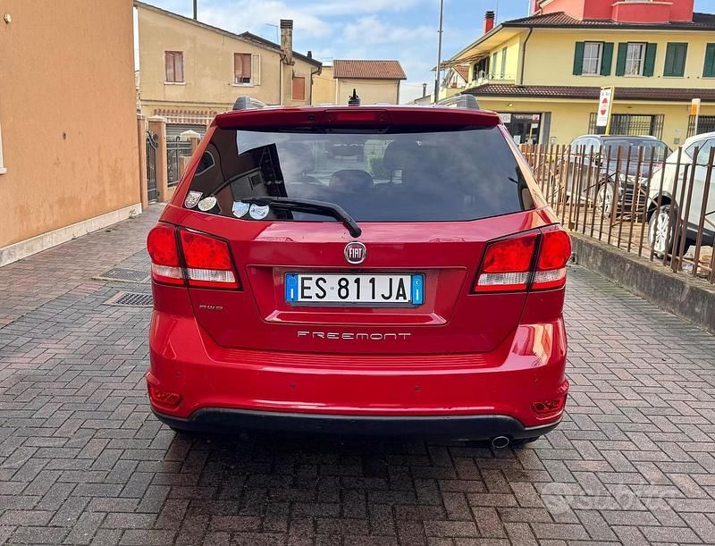 Usata Fiat Freemont Lounge 170 CV (125 kW) 2013 Rosso SUV